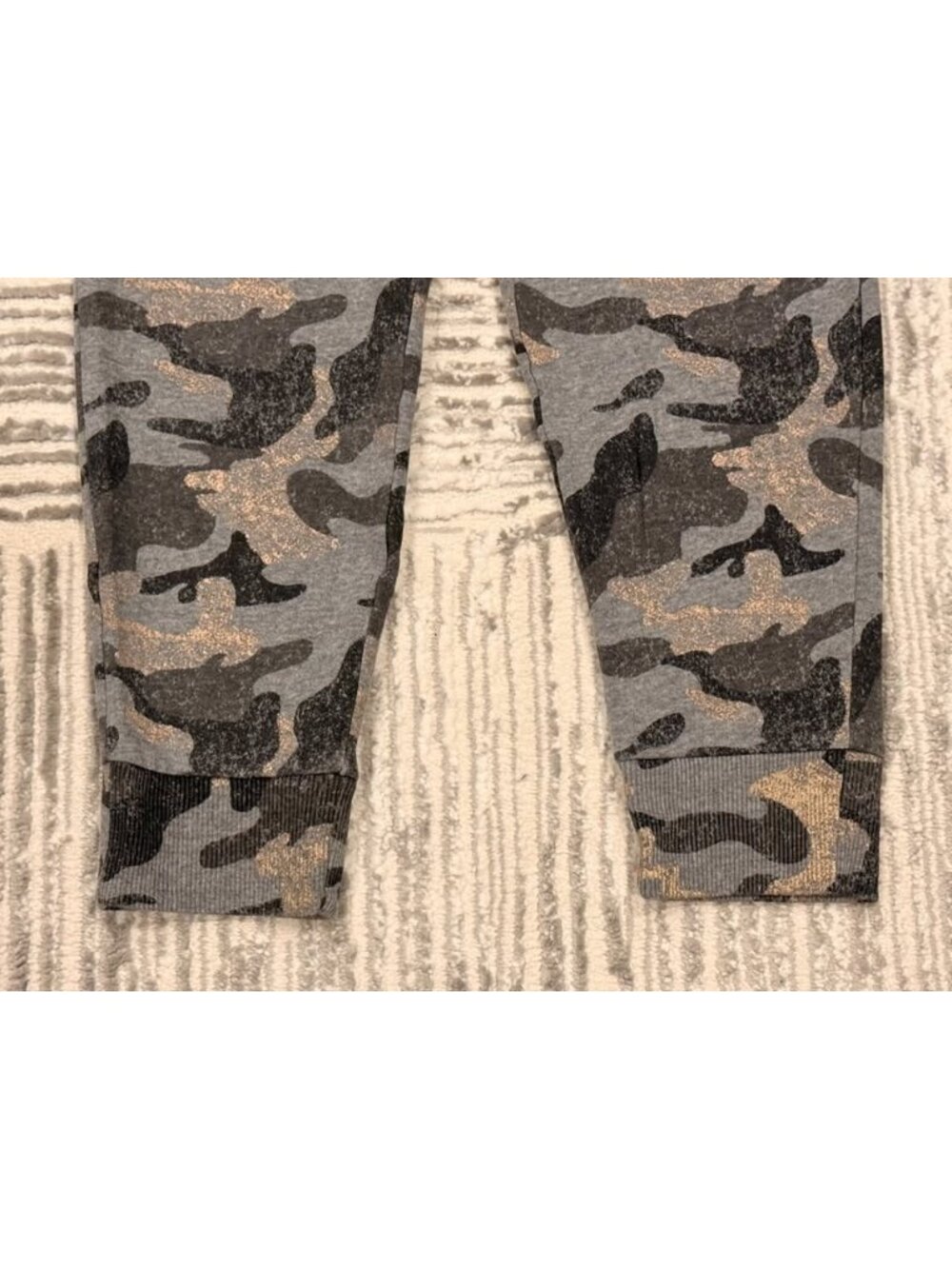 Hollister women's medium camo fleece lined jogger metallic sweatpants MSRP $135 - Picture 4 of 6